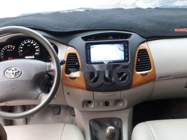 Bán Toyota Innova sản xuất năm 2010, màu bạc, nhập khẩu  