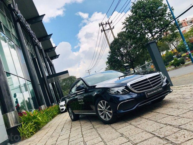 Bán Mercedes-Benz E200 model 2019, như mới chỉ đóng thuế 2% là lăn bánh