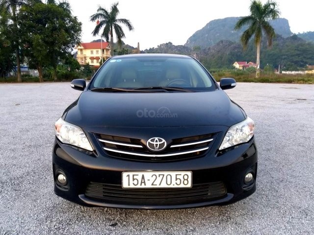 Cần bán lại xe Toyota Corolla Altis số sàn đời 2013, màu đen xe đẹp giá tốt 450 triệu đồng