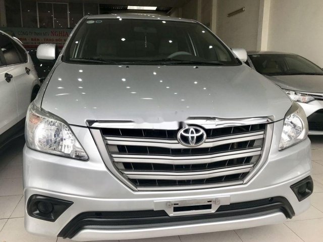 Cần bán gấp Toyota Innova 2.0E năm 2014, màu bạc, giá chỉ 530 triệu