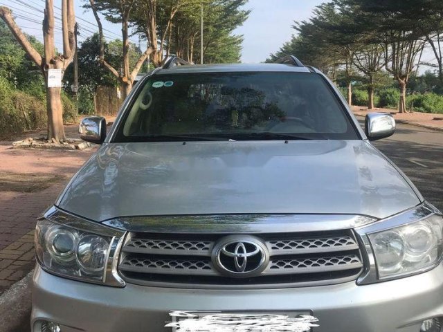 Bán Toyota Fortuner đời 2011, màu bạc, xe gia đình