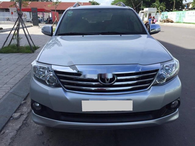 Bán Toyota Fortuner đời 2012, màu bạc, xe như mới, 633tr