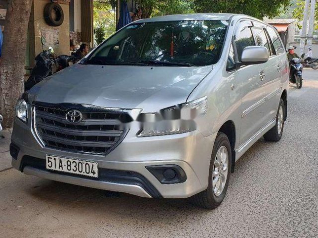 Bán Toyota Innova đời 2014, màu bạc, giá tốt