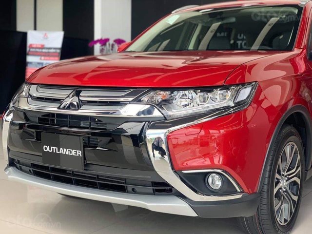 Bán xe Mitsubishi Outlander đời 2019, màu đỏ