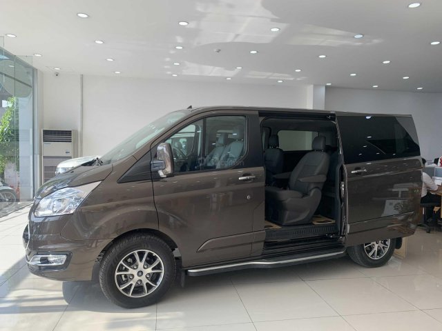 Ford Tourneo 7 chỗ mới giá hấp dẫn cạnh tranh