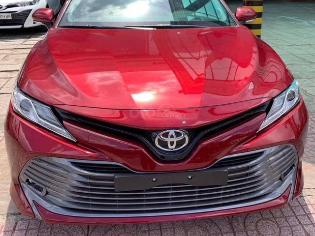 Toyota Camry 2019 xe có sẵn giao ngay0