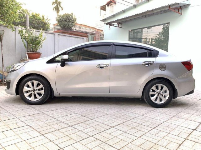 Bán Kia Rio đời 2016, màu bạc còn mới0