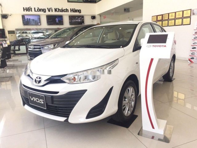 Bán xe Toyota Vios năm 2019, màu trắng, mới 100%