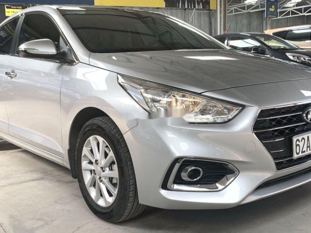 Cần bán Hyundai Accent 1.4MT CVT năm sản xuất 2019, màu bạc