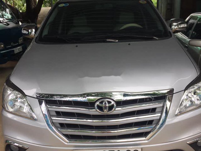 Gia đình bán xe Toyota Innova đời 2013, màu bạc0