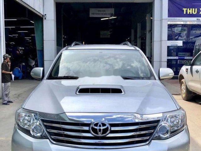 Cần bán gấp Toyota Fortuner sản xuất 2016, màu bạc còn mới