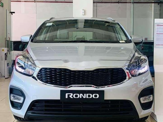 Bán Kia Rondo Standard MT sản xuất 2019, màu bạc, mới 100%0