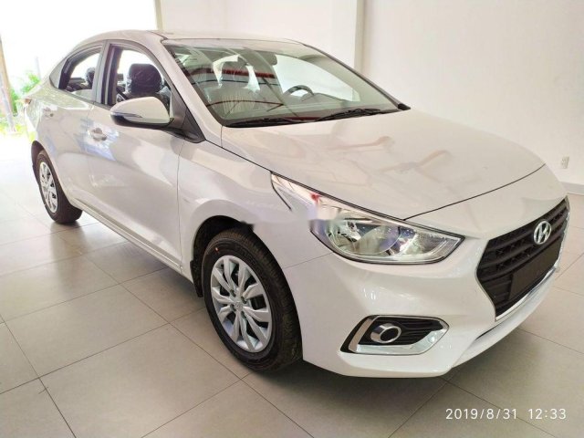 Cần bán Hyundai Accent đời 2019, màu trắng