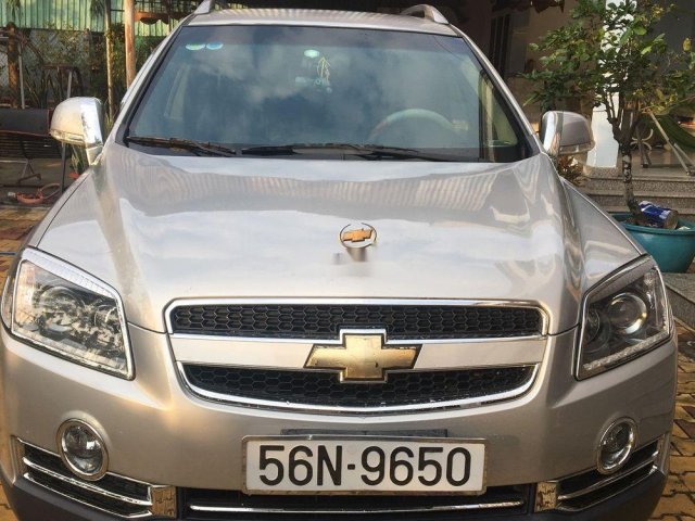 Xe Chevrolet Captiva đời 2009, màu bạc số sàn xe nguyên bản