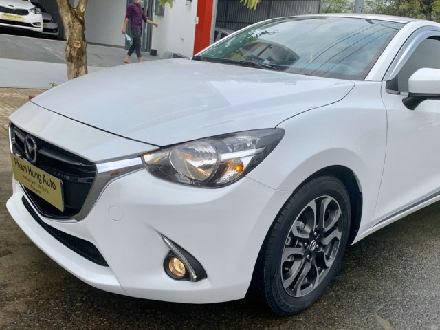 Bán Mazda 2 năm 2017, màu trắng0