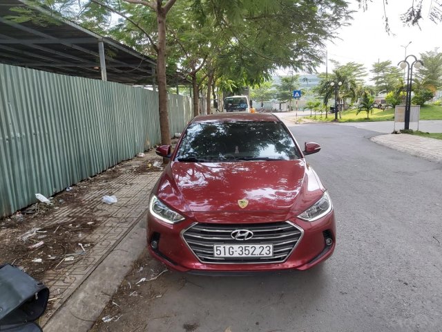 Cần bán xe Hyundai Elantra sản xuất 2017, màu đỏ, giá 475 triệu đồng