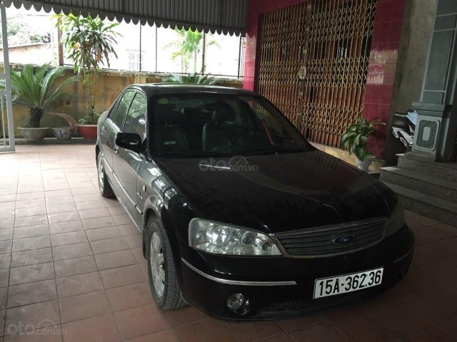 Bán Ford 1.8 năm 2004, màu đen, xe nhập, giá tốt0