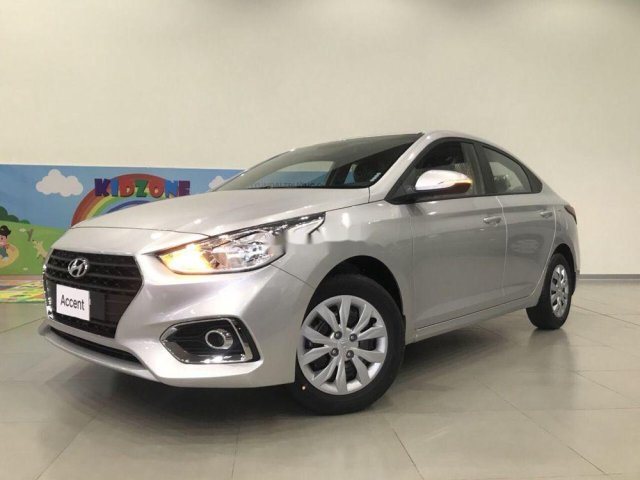 Cần bán Hyundai Accent sản xuất năm 2019, màu bạc, 425 triệu