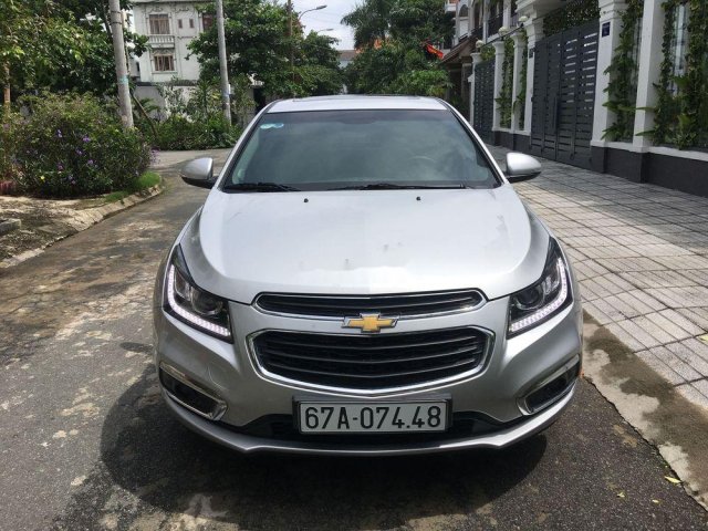 Cần bán Chevrolet Cruze sản xuất 2017, màu bạc