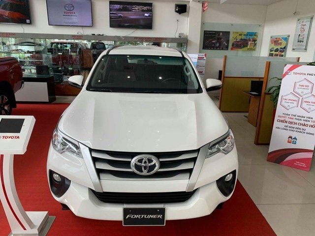 Bán Toyota Fortuner năm 2019, màu trắng, giao xe nhanh