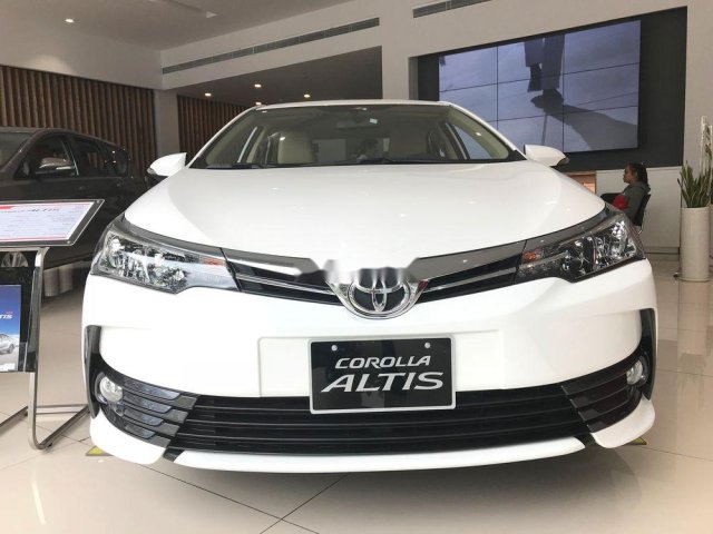 Bán Toyota Corolla Altis năm 2019, màu trắng0