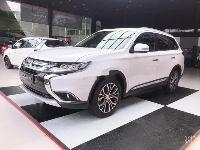 Bán Mitsubishi Outlander 2019, màu trắng, giao xe nhanh