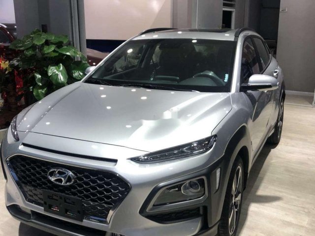 Cần bán xe Hyundai Kona sản xuất năm 2019, màu bạc, 606tr