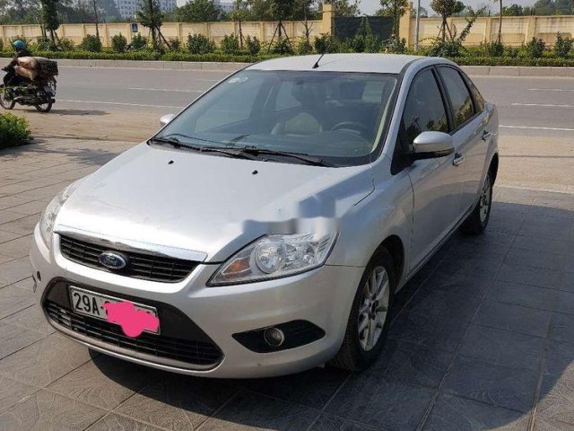 Cần bán gấp Ford Focus 2009, màu bạc số sàn, 215tr