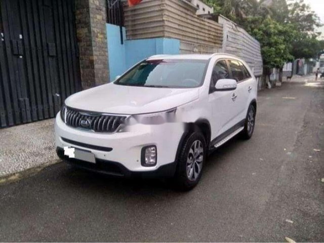 Cần bán lại xe Kia Sorento sản xuất 2018, màu trắng còn mới giá cạnh tranh0