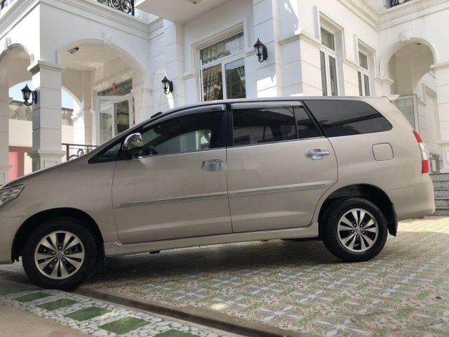 Bán Toyota Innova đời 2015, màu vàng còn mới, giá chỉ 525 triệu