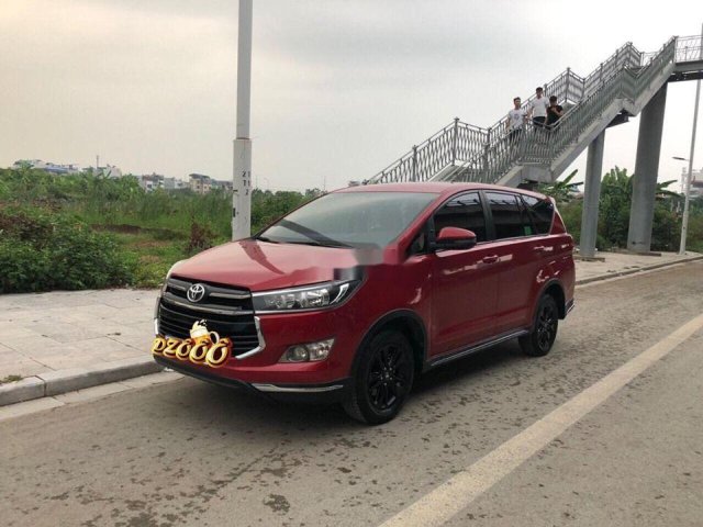 Cần bán xe Toyota Innova sản xuất 2018, màu đỏ còn mới