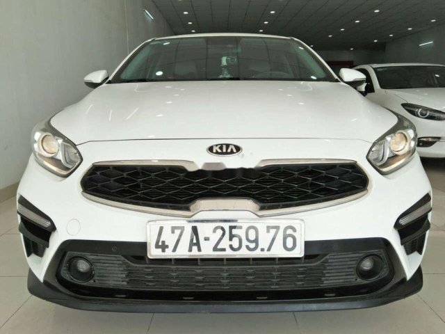 Cần bán lại xe Kia Cerato năm sản xuất 2018, màu trắng còn mới