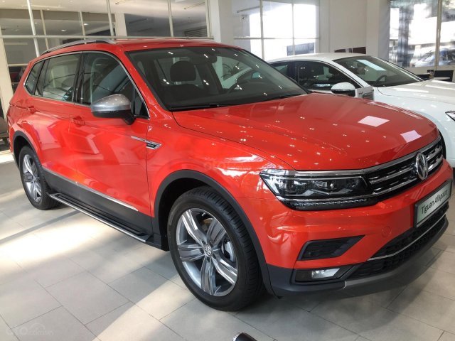 Volkswagen Tiguan Allspace Luxury, đủ màu, giao ngay, ưu đãi khủng nhất trong năm -hotline 09336639200