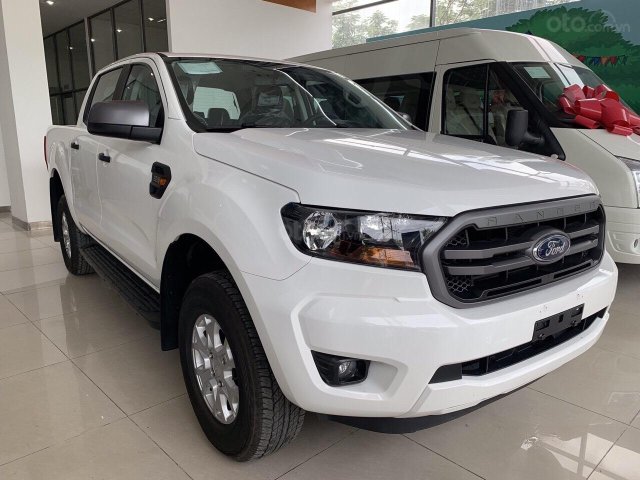 Ford Ranger XLS tặng gói quà tặng 35tr. Nhận xe ngay