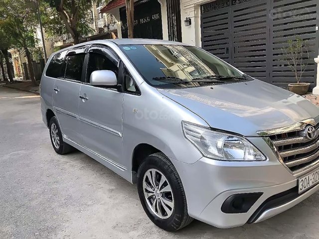 Bán Toyota Innova đời 2014, màu bạc, chính chủ, giá tốt