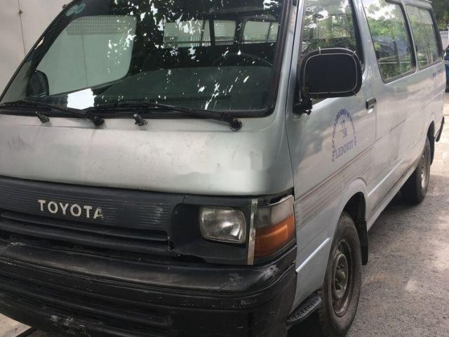 Bán xe Toyota Hiace sản xuất năm 1994, màu bạc, nhập khẩu nguyên chiếc, giá chỉ 25 triệu