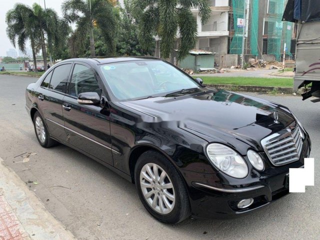 Cần bán xe Mercedes E class đời 2006, màu đen còn mới, 390tr