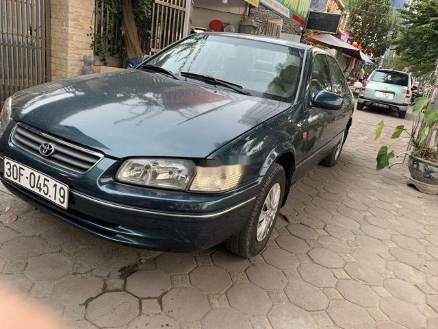 Cần bán Toyota Camry sản xuất năm 1999, màu xanh dưa