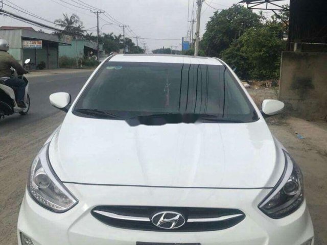 Bán xe Hyundai Accent sản xuất 2017, màu trắng, xe nhập còn mới