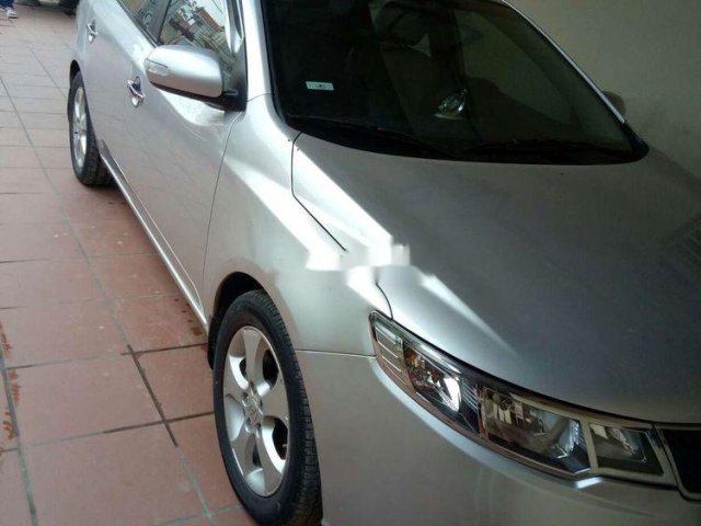 Cần bán lại xe Kia Cerato sản xuất năm 2010, màu bạc, nhập khẩu nguyên chiếc còn mới giá cạnh tranh