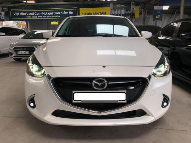 Bán Mazda 2 đời 2018, màu trắng còn mới