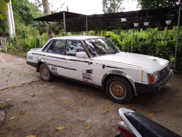 Cần bán Toyota Cressida đời 1981, máy móc êm ru0