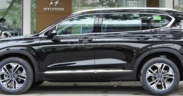Bán nhanh chiếc xe Hyundai Santa Fe đời 2019, màu đen