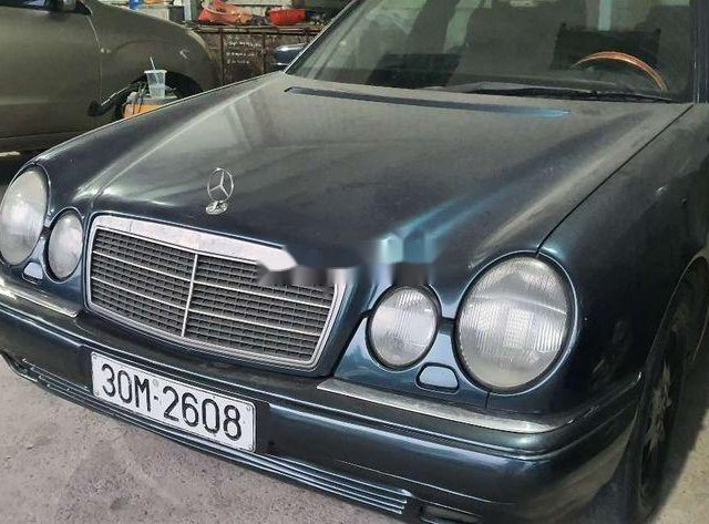 Bán Mercedes E230 đời 1997, màu xanh lam, nhập khẩu nguyên chiếc, 95tr0