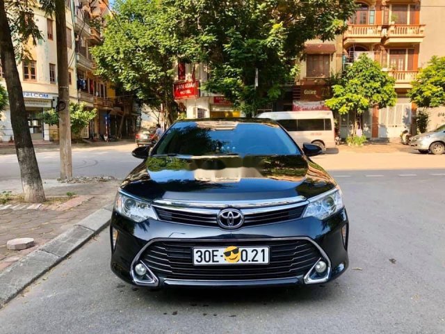 Bán Toyota Camry 2.0 E đời 2017, màu đen còn mới  