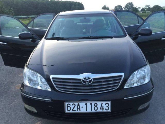 Bán Toyota Camry đời 2004, màu đen còn mới