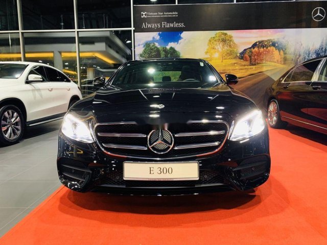 Bán ô tô Mercedes E300 đời 2019, màu đen