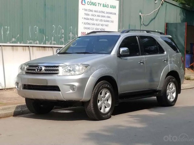 Bán ô tô Toyota Fortuner V năm sản xuất 2011, màu bạc còn mới, giá tốt