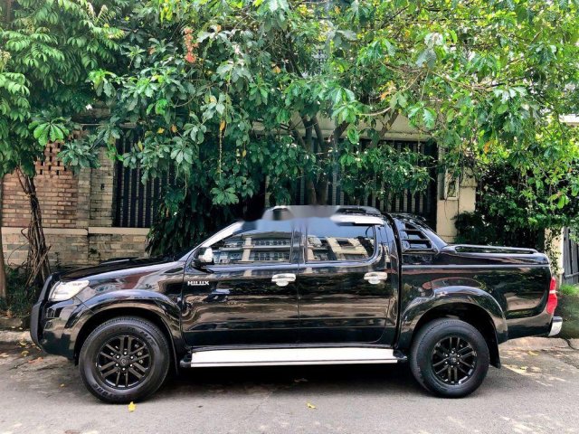 Bán Toyota Hilux E 2013, màu đen, nhập khẩu số sàn