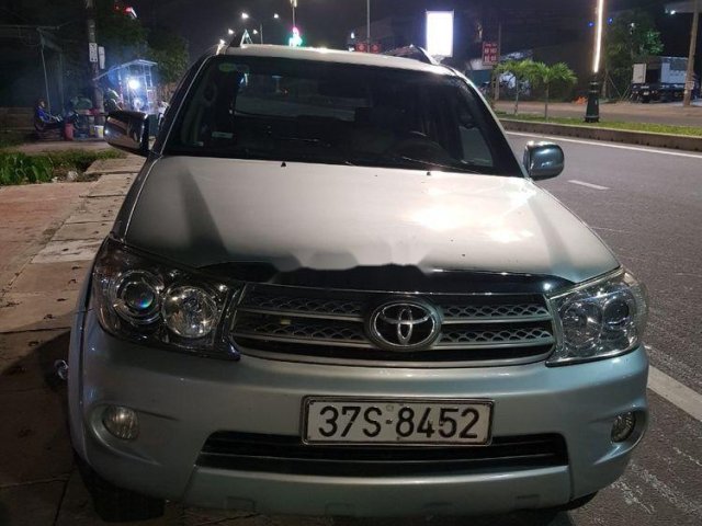 Xe Toyota Fortuner năm 2009, màu bạc còn mới0